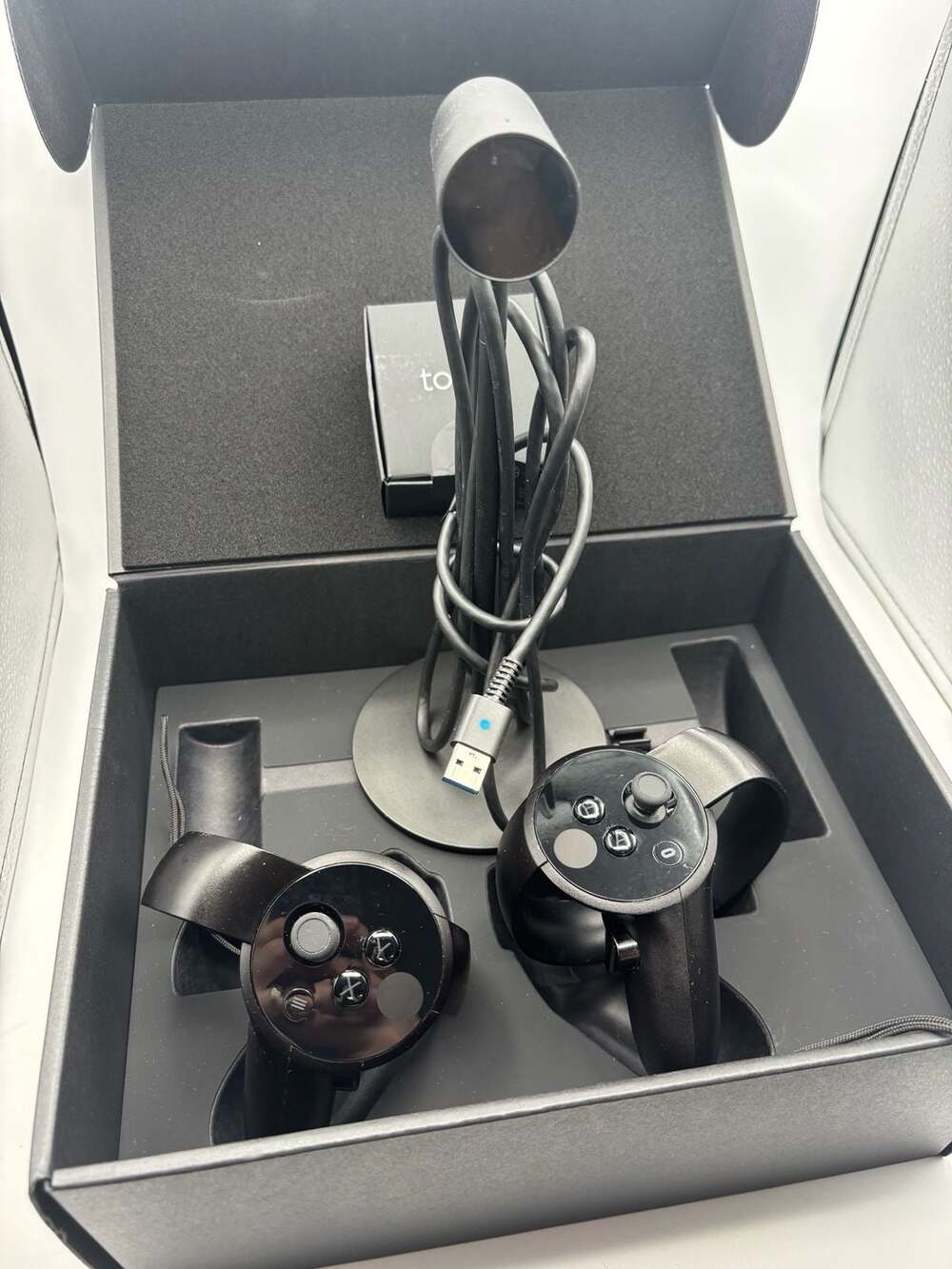 Oculus Rift CV1 Touch Controllers and Tracking Sensor Set - Picture 4 of 10